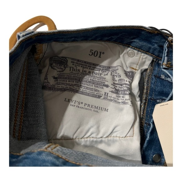 Levi’s 501 Straight Leg Distressed Button Fly Jeans Women’s Size 26 NWT - Picture 7 of 15